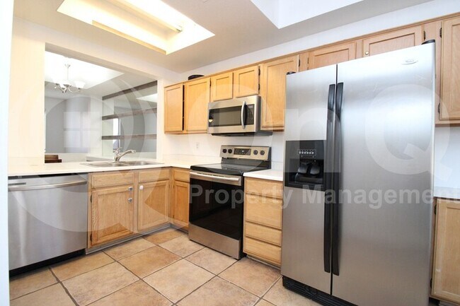 Photo - 2875 W Highland St