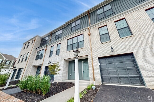 Building Photo - 314 E Lake St Rental