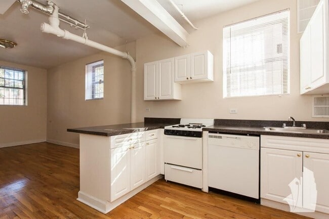 Building Photo - 1101 W Wellington Ave Unit 1101-1