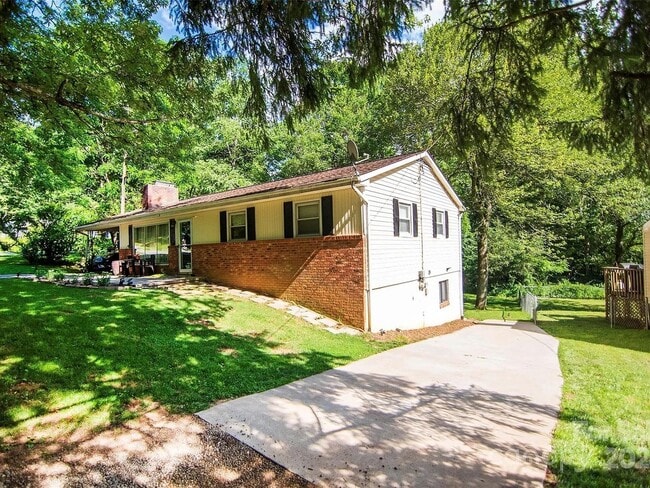 Photo - Spacious 2 bedroom basement apartment