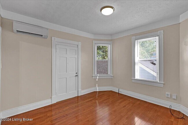 Photo - 1802 Deerwood Ave Unit B