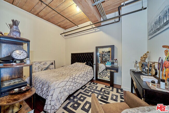 530 S Hewitt St Unit 326