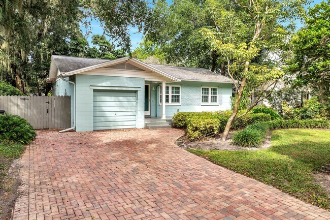 Photo - Stunning 3/2 Bungalow near the historic di...