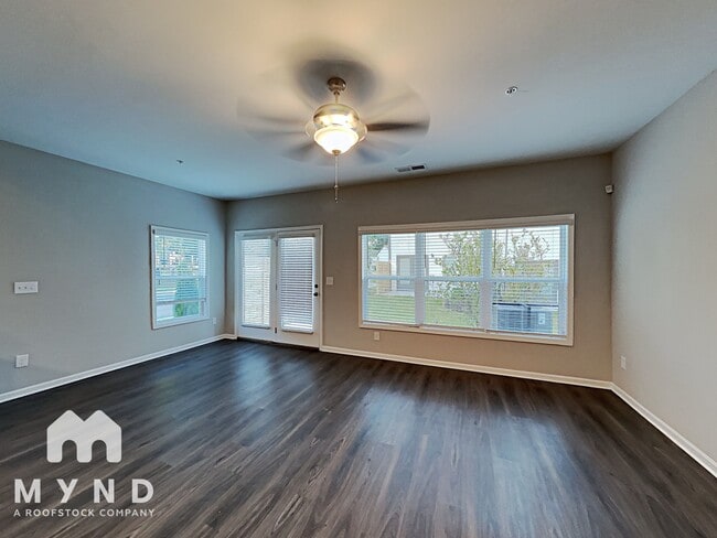 Photo - 2861 Regal Park Dr NW