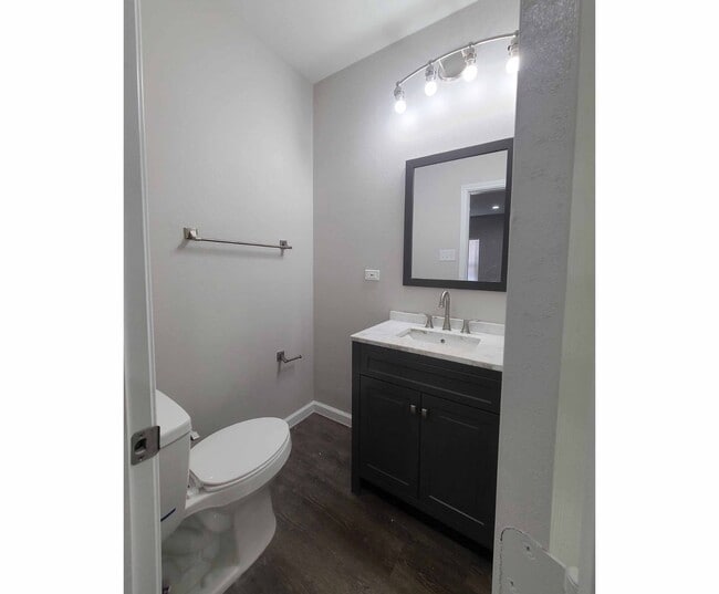 Photo - 1401 Moore St