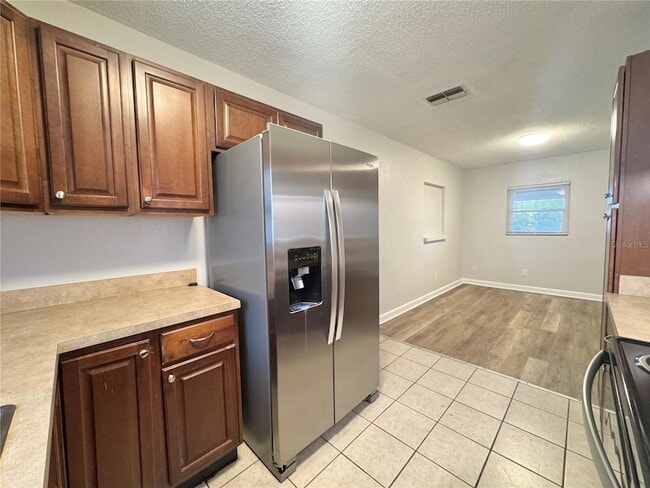 Photo - 674 Avenue L SE