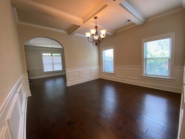 Photo - 735 Porter Ln
