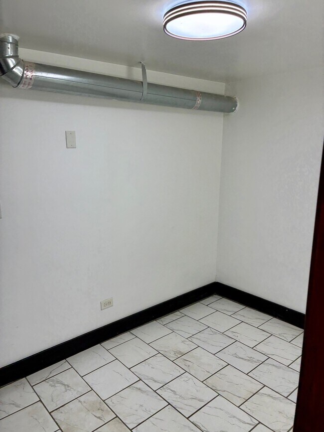 Photo - 1111 N Leclaire Ave Unit B