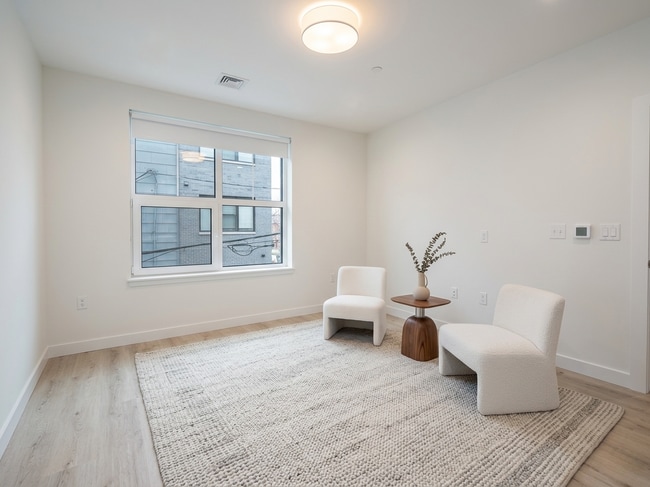 Building Photo - 1151 Walnut St Unit 204