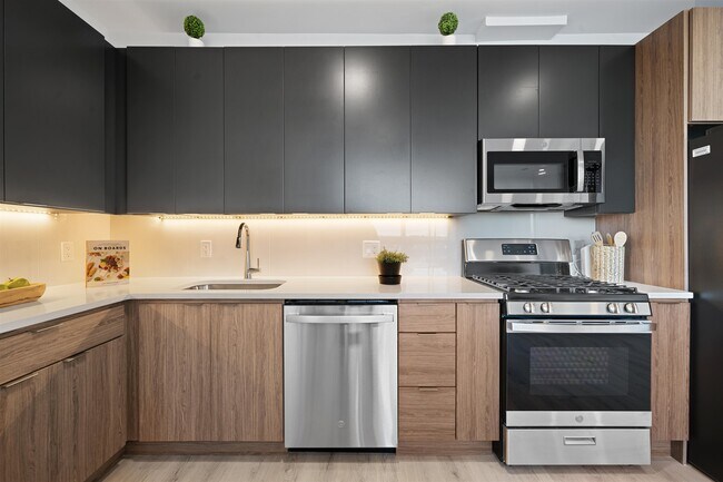 Building Photo - 17 Ave E Unit 407