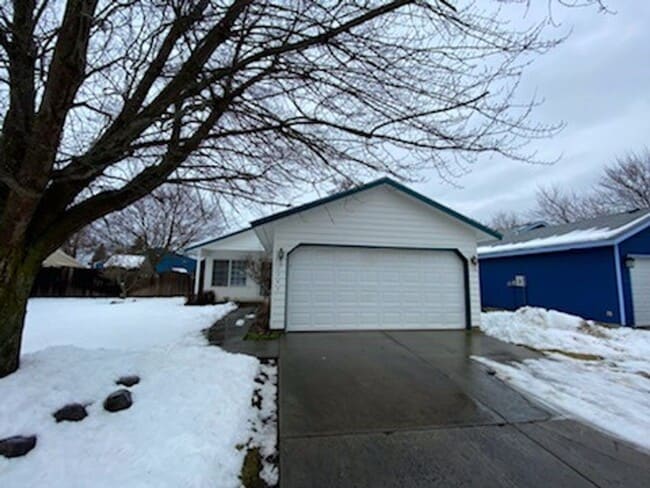 Building Photo - SINGLE FAMILY HOME ON MARIGOLD (APP#120)