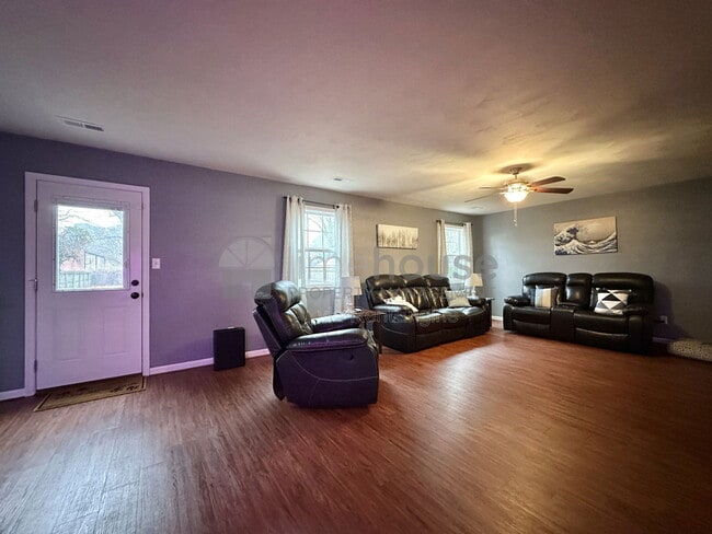 Photo - 4824 Kennebeck Ave