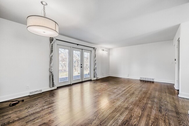 Photo - 4585 Martin Dr