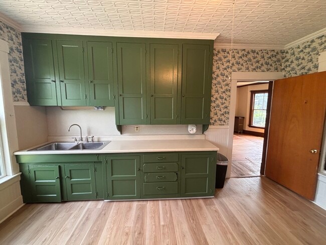 Kitchen - 216 Russell St Unit A