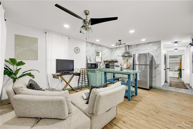 Photo - 600 E Bell Ave