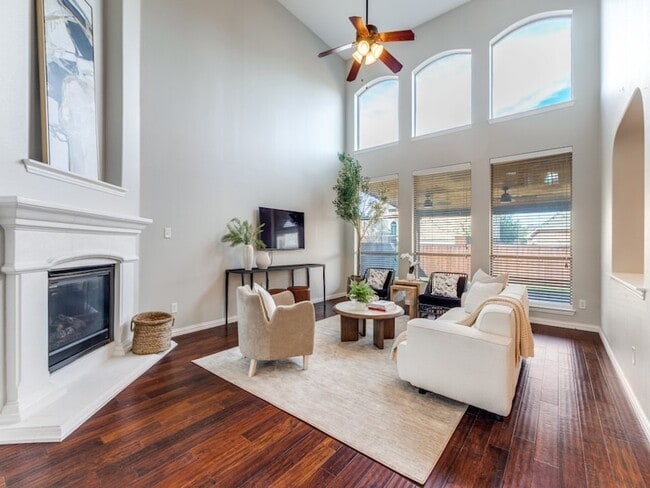 Photo - 3250 Woodbine Tr