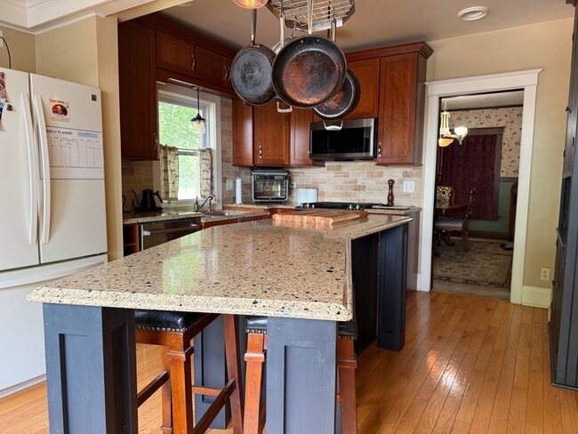Photo - 801 W State St