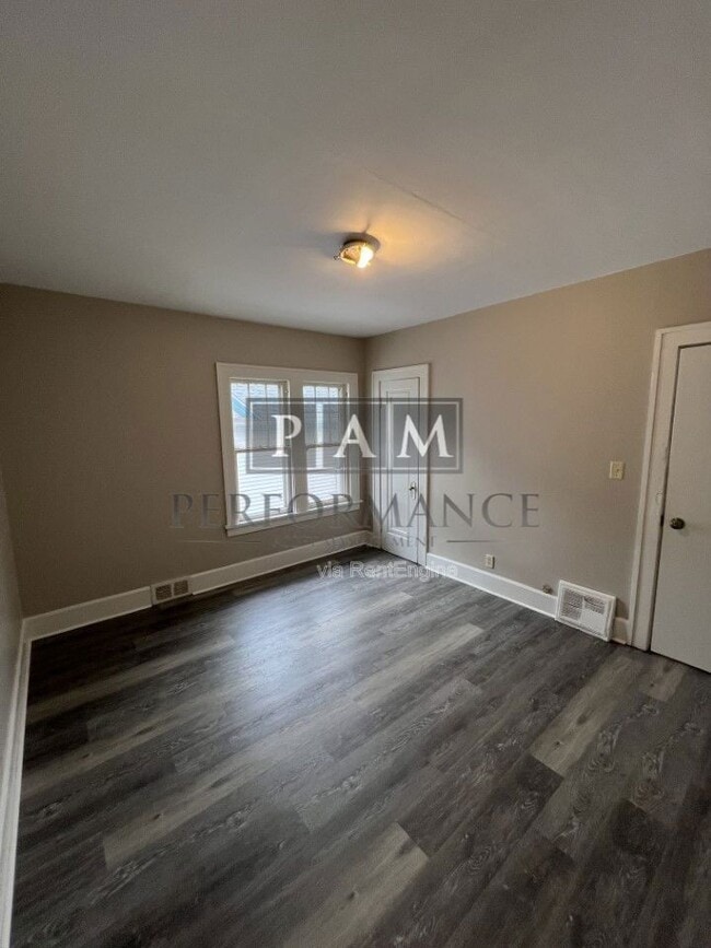 Photo - 1213 Superior St