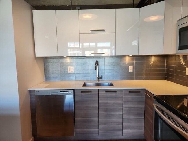 Photo - 100 Market St Unidad #405