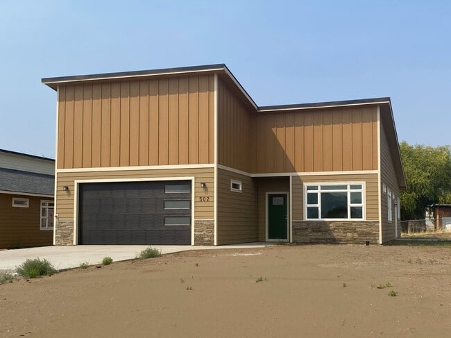 Building Photo - 502 Lolly Ln