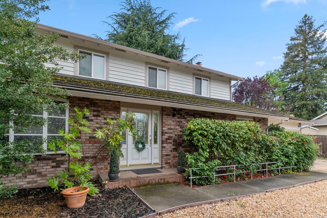 Photo - 142 Burgess Ct