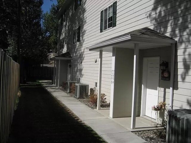 Photo - 726 Marion St