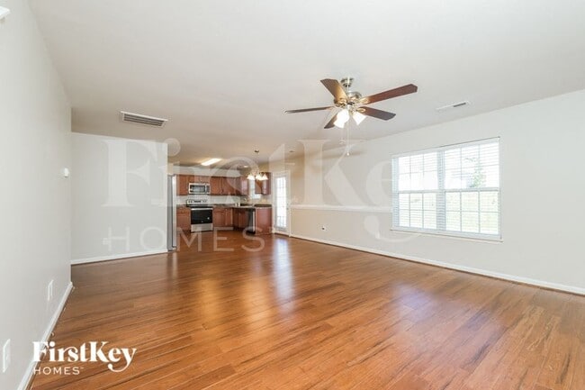 Photo - 3929 Creekmoore Dr