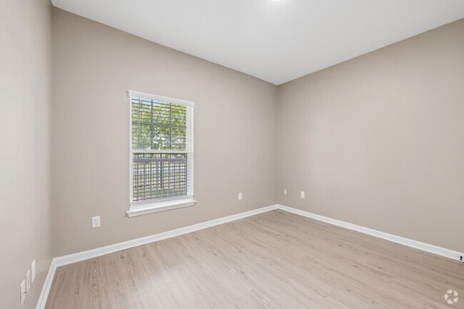 1BR, 1BA - 702SF - Bedroom