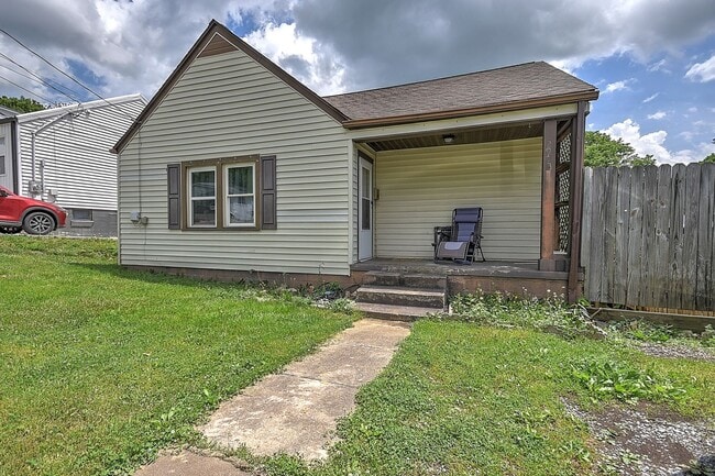 Building Photo - 2913 Ashley St Rental