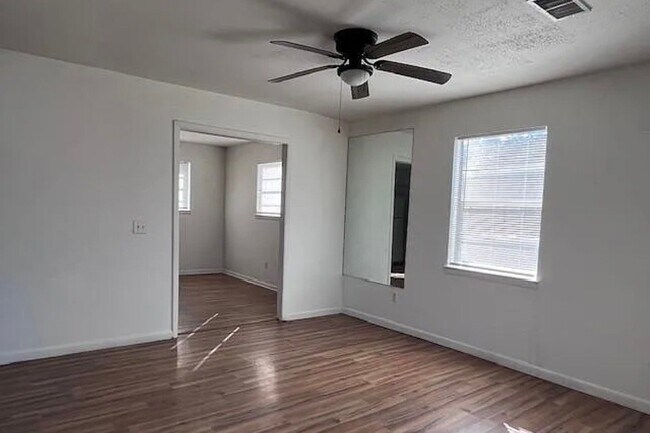 Photo - 520 Brewer Dr