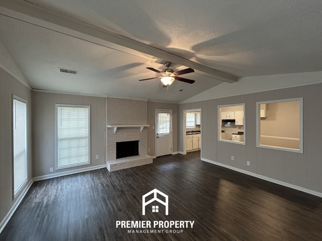 Photo - Charming 3BR/2BA Southaven Cove | Vaulted Ceilings, Fireplace & 2-Car Garage