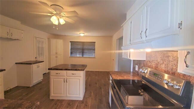 Photo - Super 3 Bed 2 Bath 2 Car Garage in Rolling...