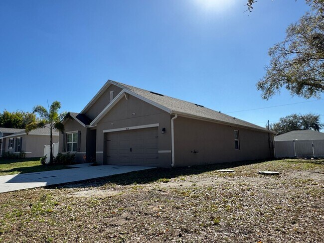 Photo - STUNNING 4 Bedroom, 2 Bathroom Home in PORT MALABAR with WASHER and DRYER INCLUDED!!!