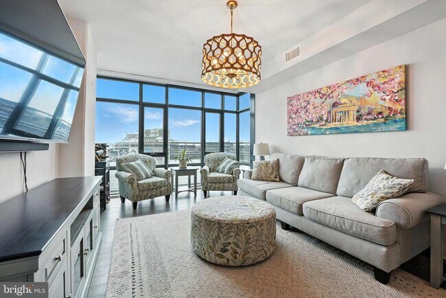 Building Photo - 70 N St SE Unit N913