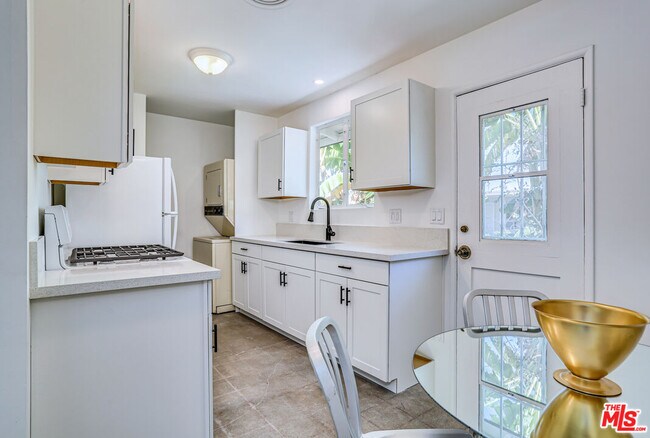 Photo - 459 E Avenida Olancha