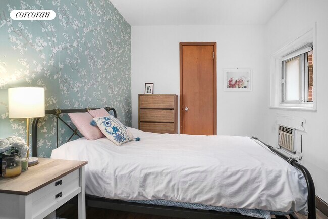 Photo - 305 W 90th St