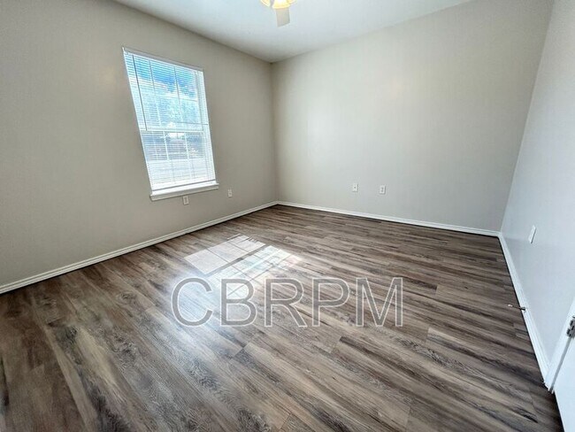 Photo - 1118 82nd St