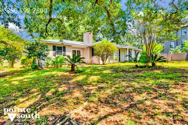 Photo - 703 Belrose Ave