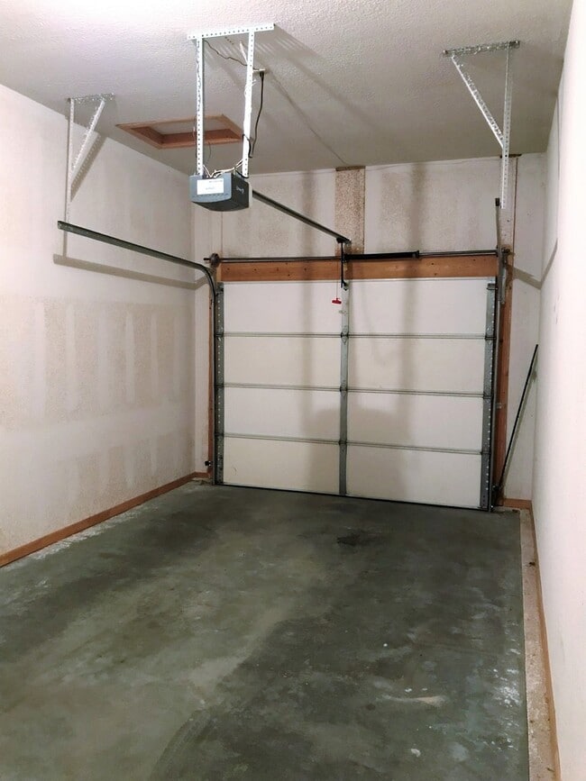 Photo - Beautiful Miller Ranch Town-Home with Open Floor Plan! Available Now!