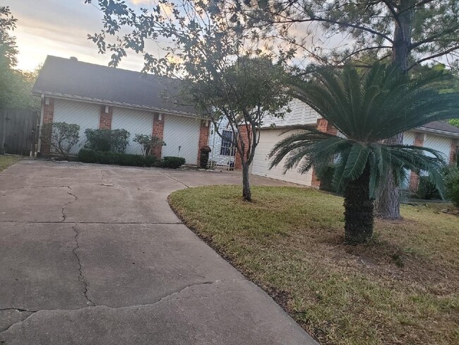 Building Photo - 3622 Fiddlers Green Dr