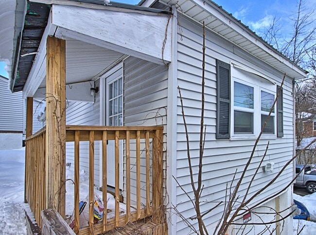 Building Photo - 206 South St Rental