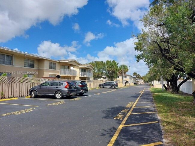 Photo - 4410 NW 79th Ave Unit 2B