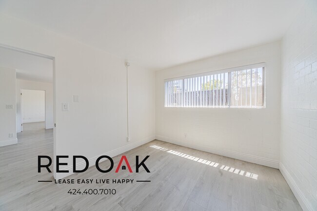 Photo - 1757 N Orange Dr Unit 306