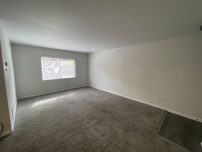 Photo - 8263 Russell Rd