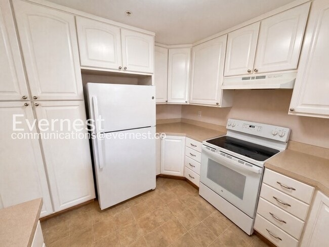 701 Vineland Ct