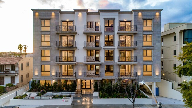 Photo - 909 S Le Doux Rd Apartments