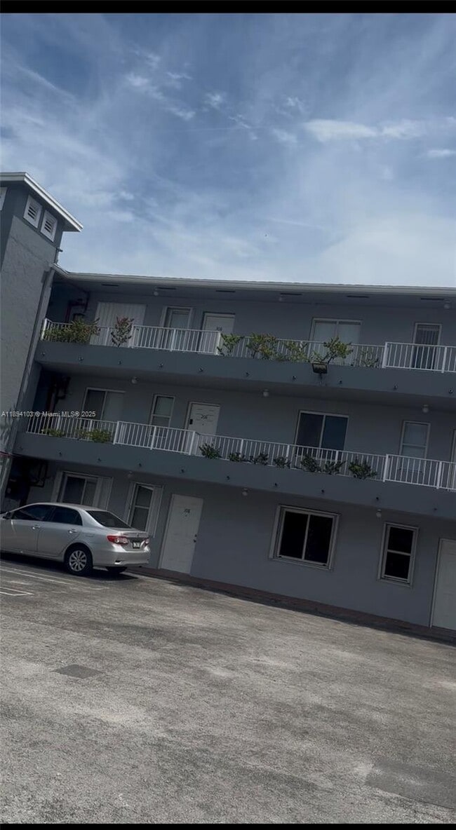 Photo - 1852 SW 7th St Unidad 109