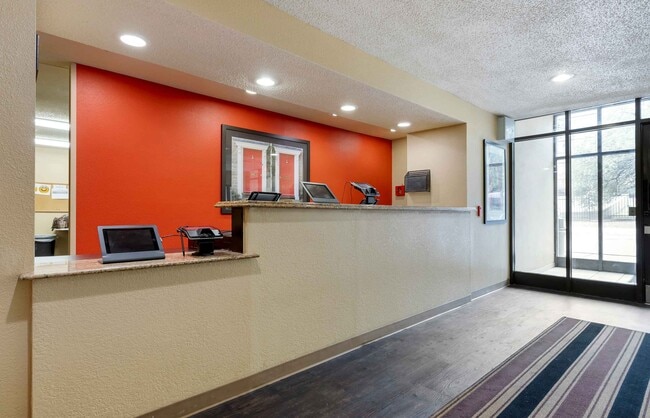Furnished Studio-Austin - Metro