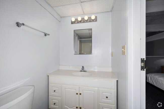 1BR, 1BA - 503SF - Bathroom