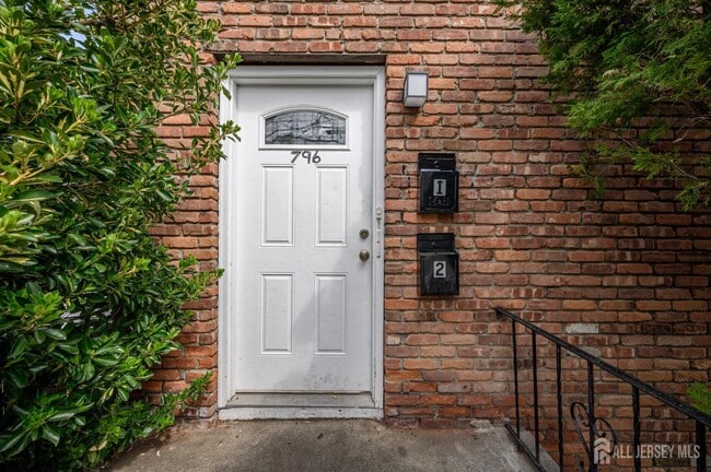 Photo - 796 Inman Ave Unidad 1